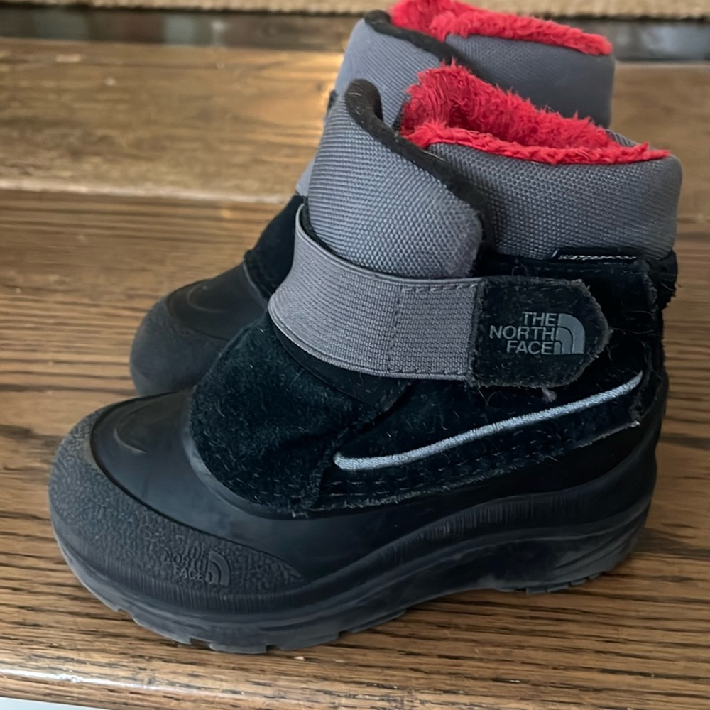 The North Face toddler size 8 snow boots